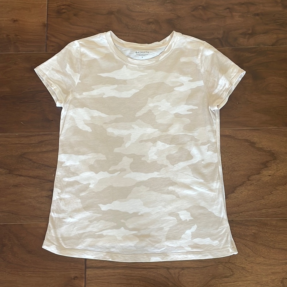 Athleta Summer Cream/Beige/White Camo Tee, Size S
